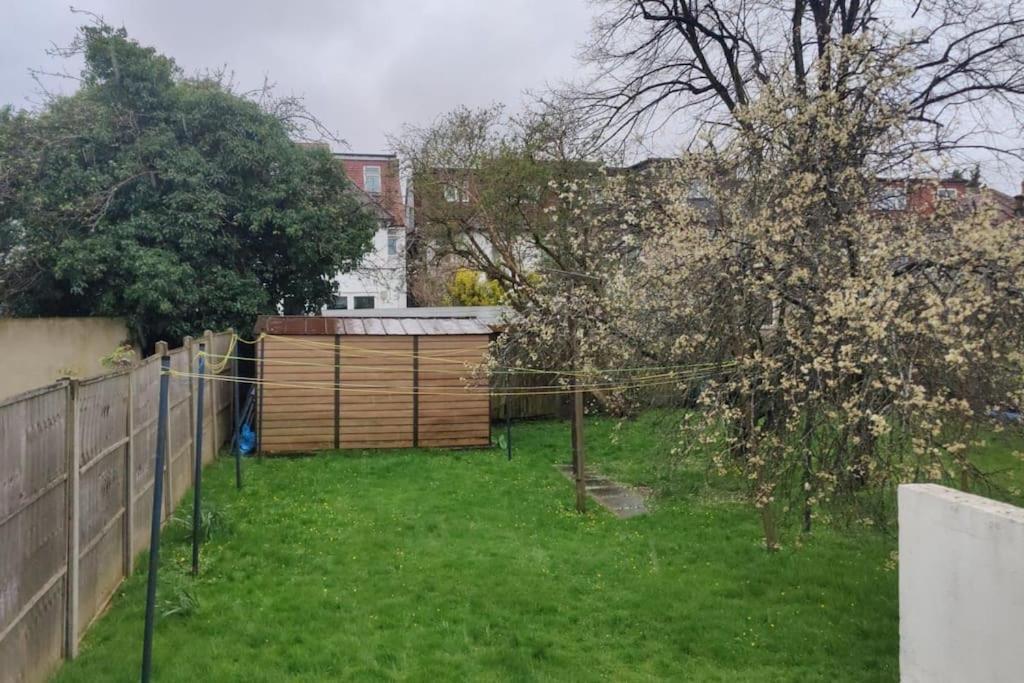 Large Studio Garden Flat On Golders Green Road Λονδίνο Εξωτερικό φωτογραφία